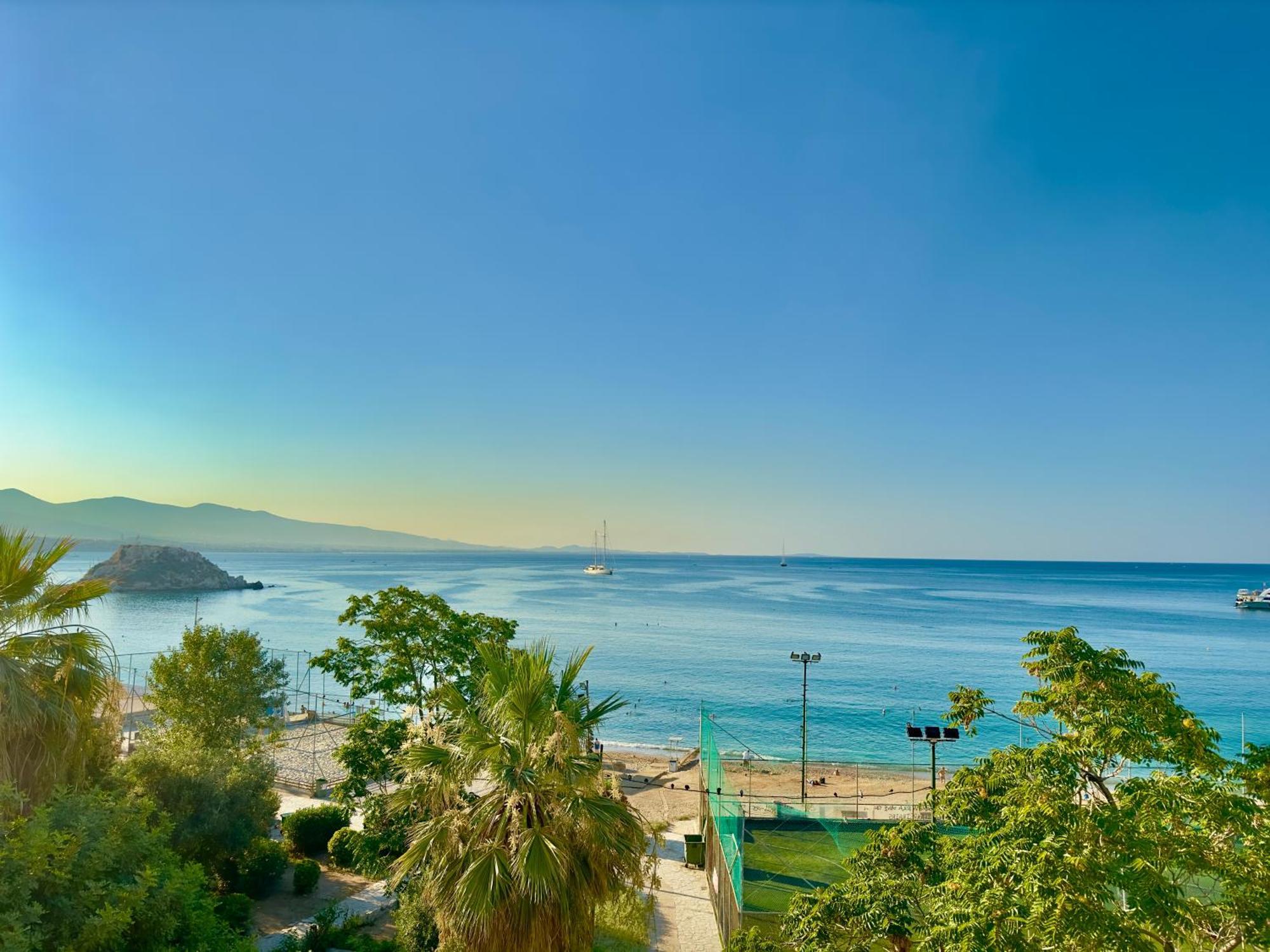 Apartment Center Piraeus Location Kastella Passalimani Port Buitenkant foto
