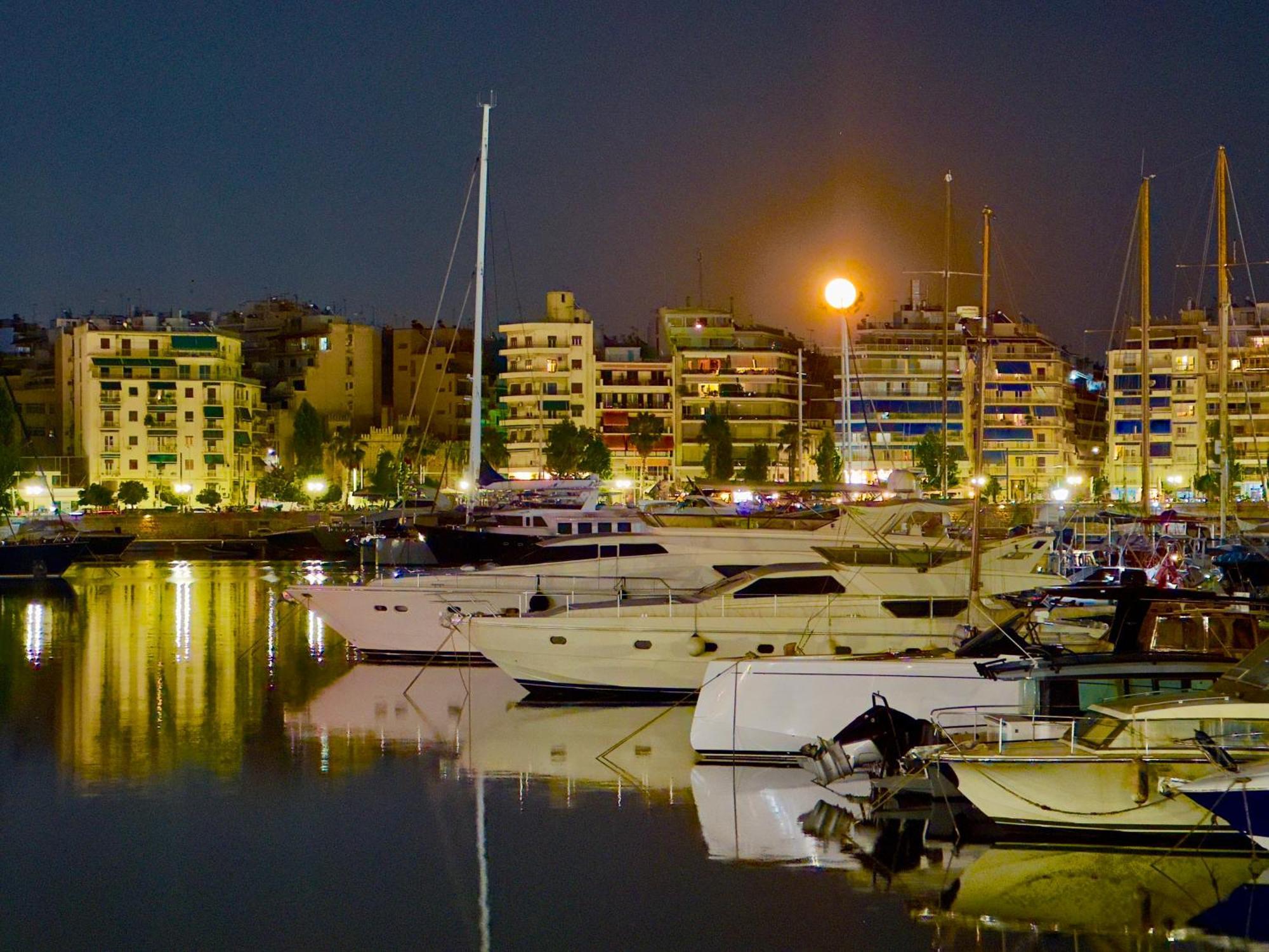 Apartment Center Piraeus Location Kastella Passalimani Port Buitenkant foto