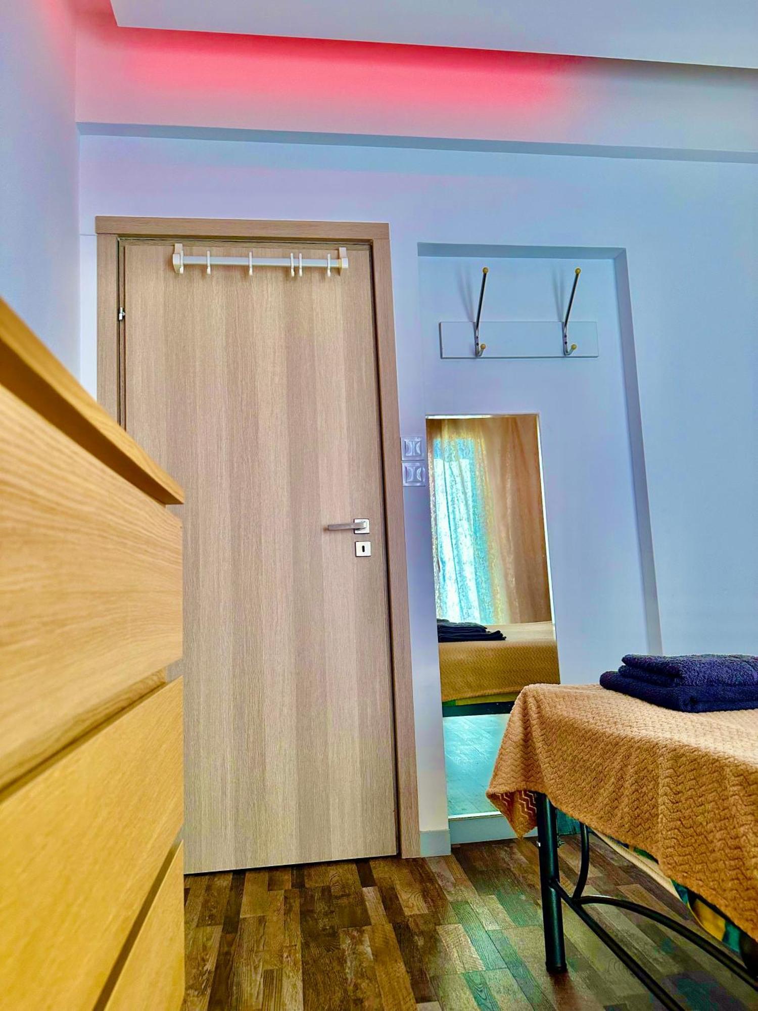 Apartment Center Piraeus Location Kastella Passalimani Port Buitenkant foto