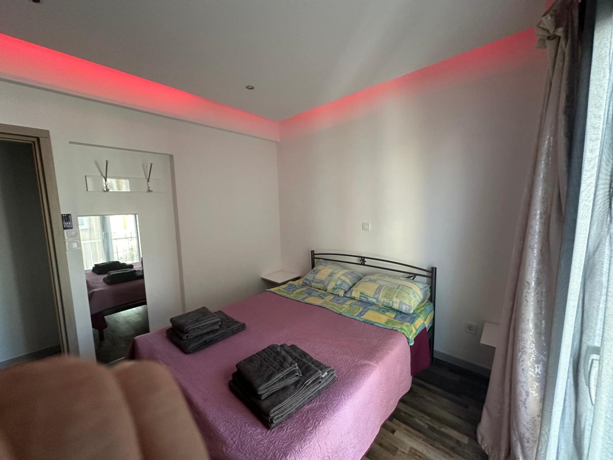 Apartment Center Piraeus Location Kastella Passalimani Port Buitenkant foto