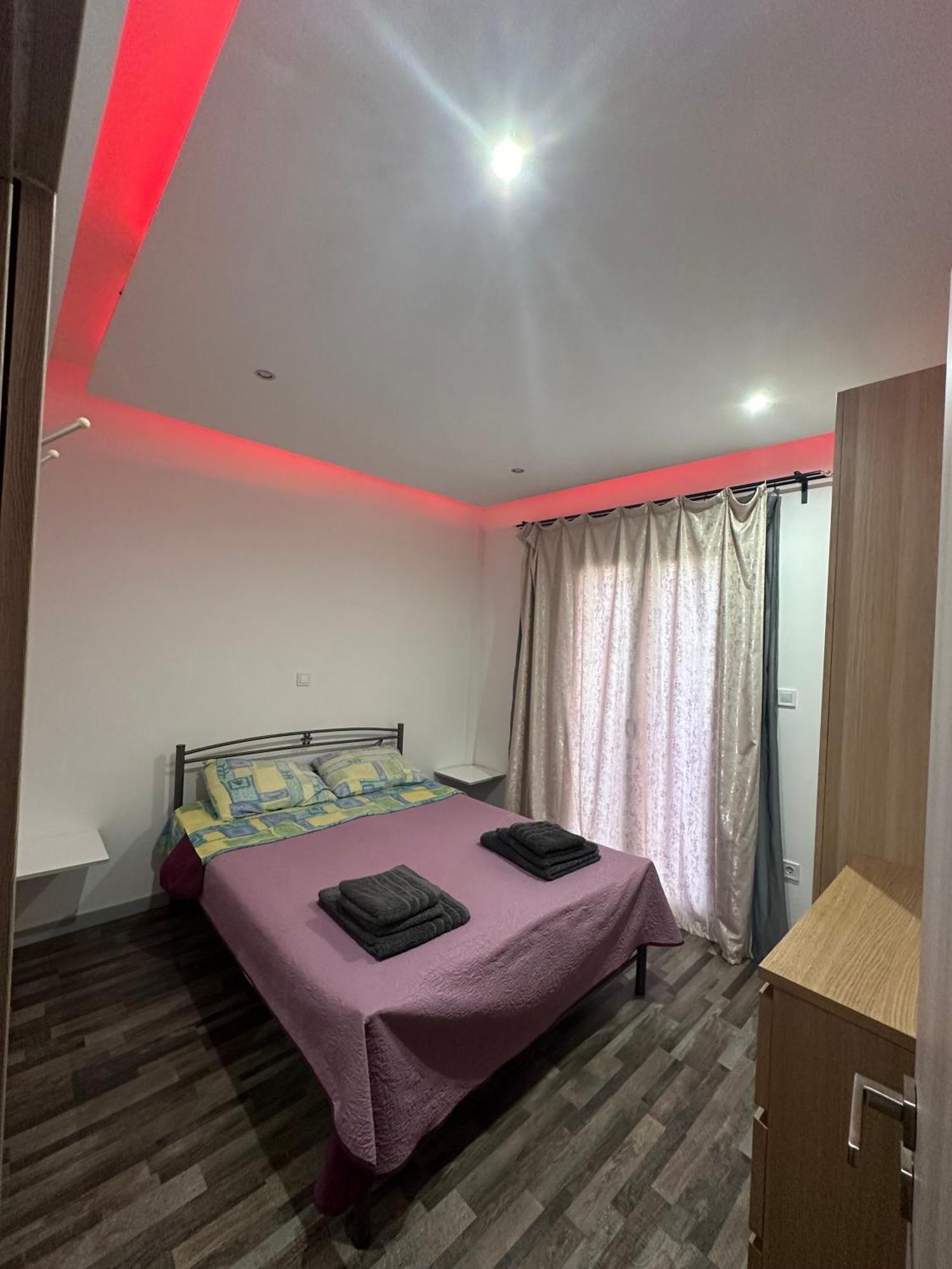 Apartment Center Piraeus Location Kastella Passalimani Port Buitenkant foto