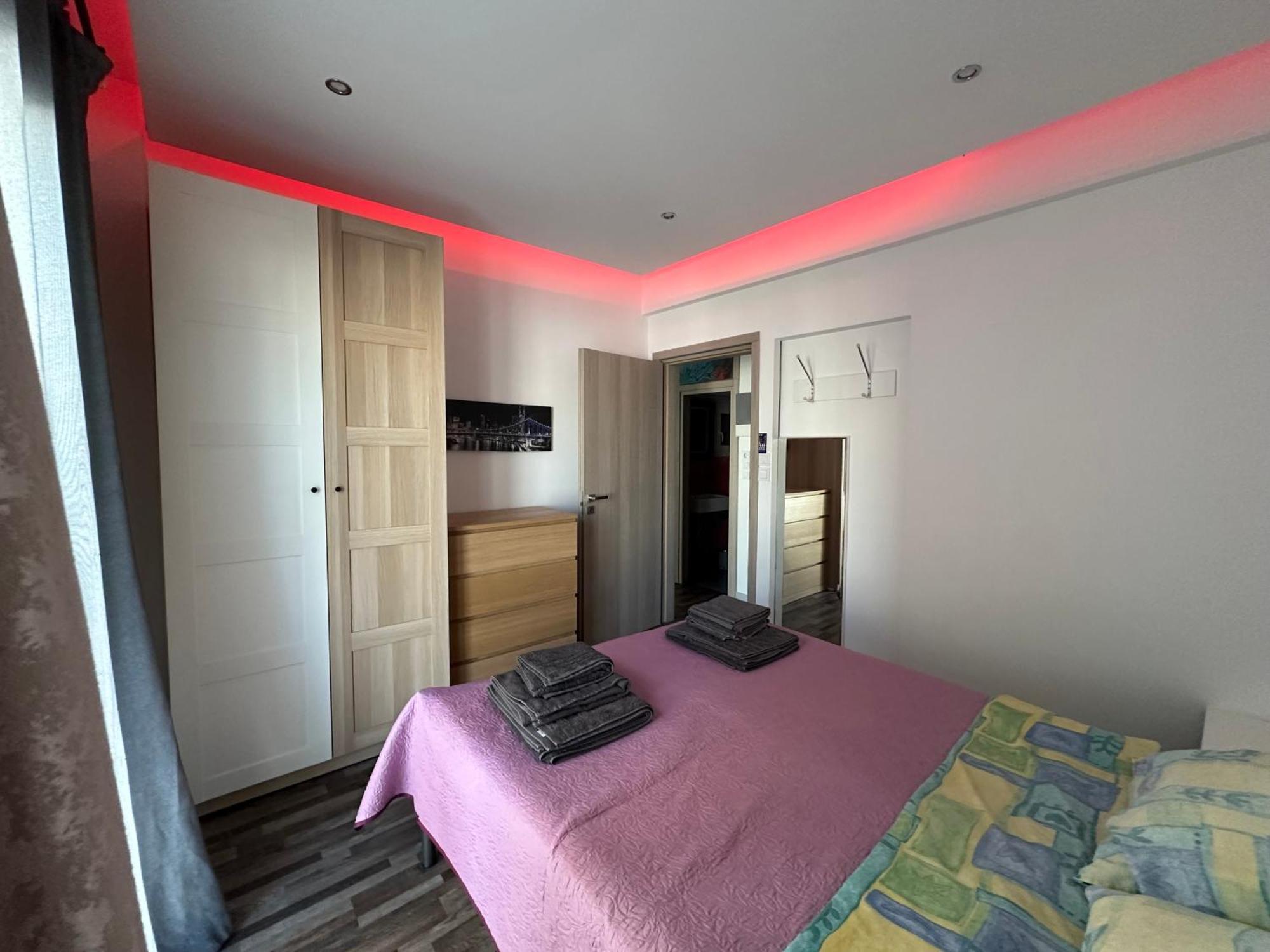 Apartment Center Piraeus Location Kastella Passalimani Port Buitenkant foto