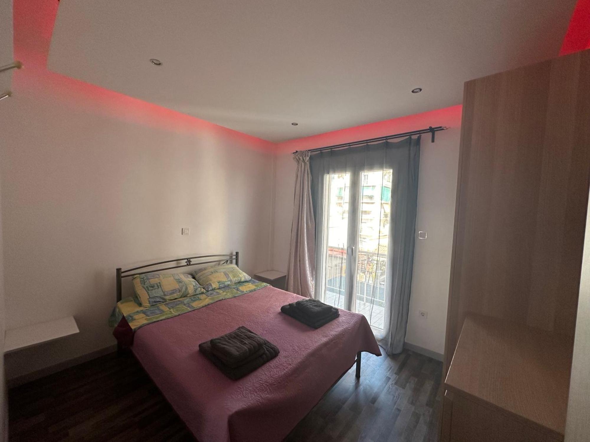 Apartment Center Piraeus Location Kastella Passalimani Port Buitenkant foto