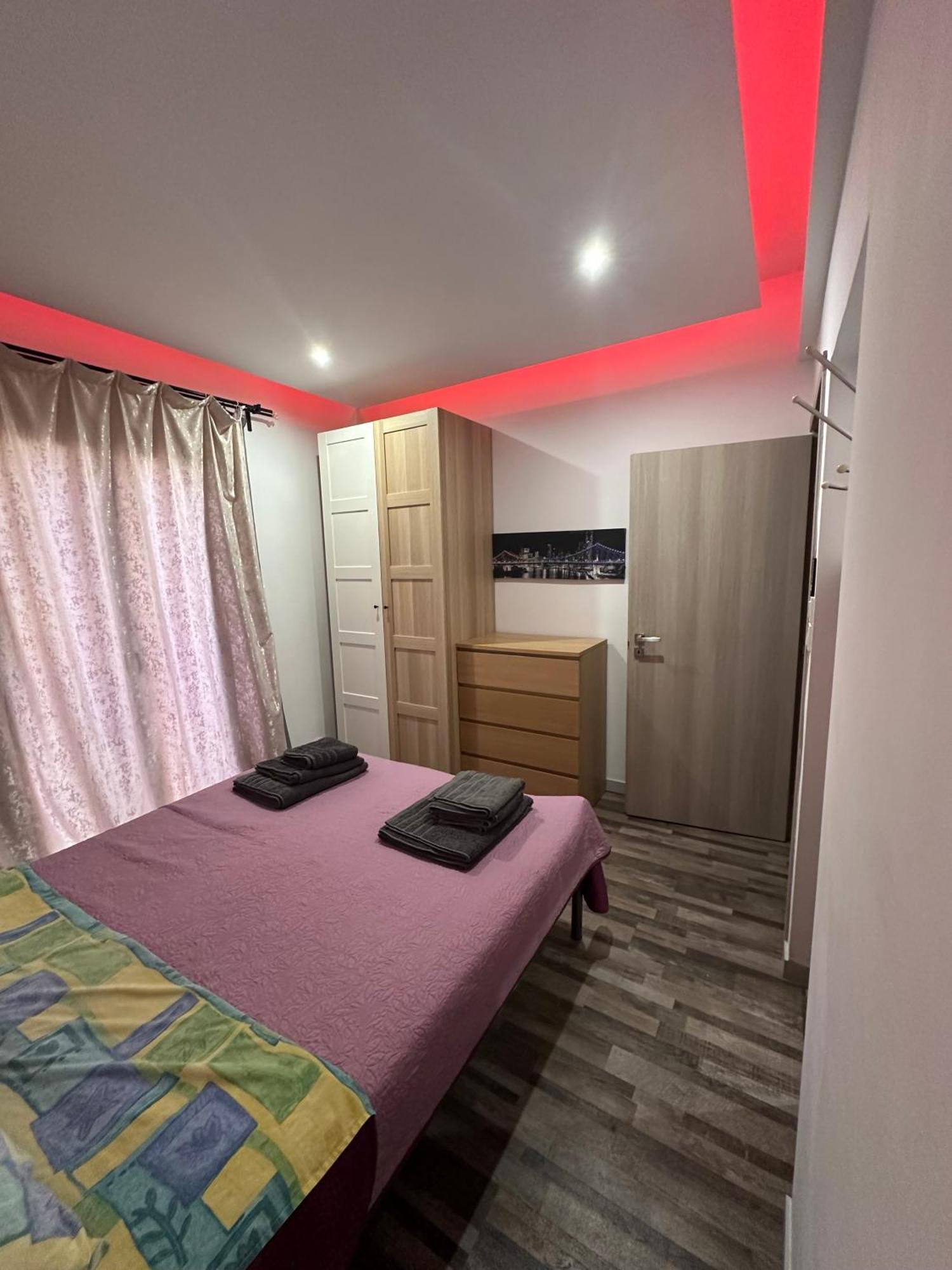 Apartment Center Piraeus Location Kastella Passalimani Port Buitenkant foto