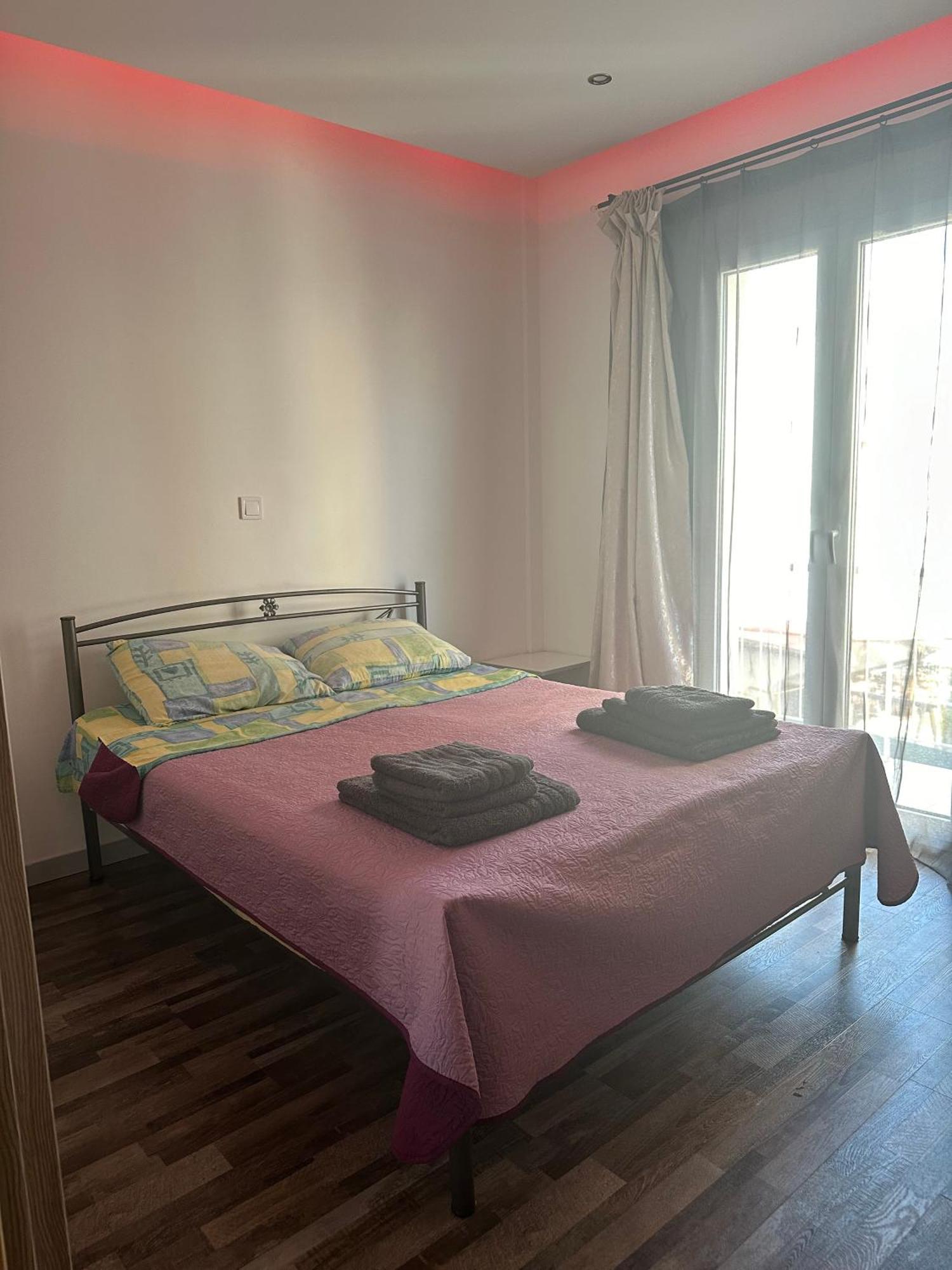 Apartment Center Piraeus Location Kastella Passalimani Port Buitenkant foto