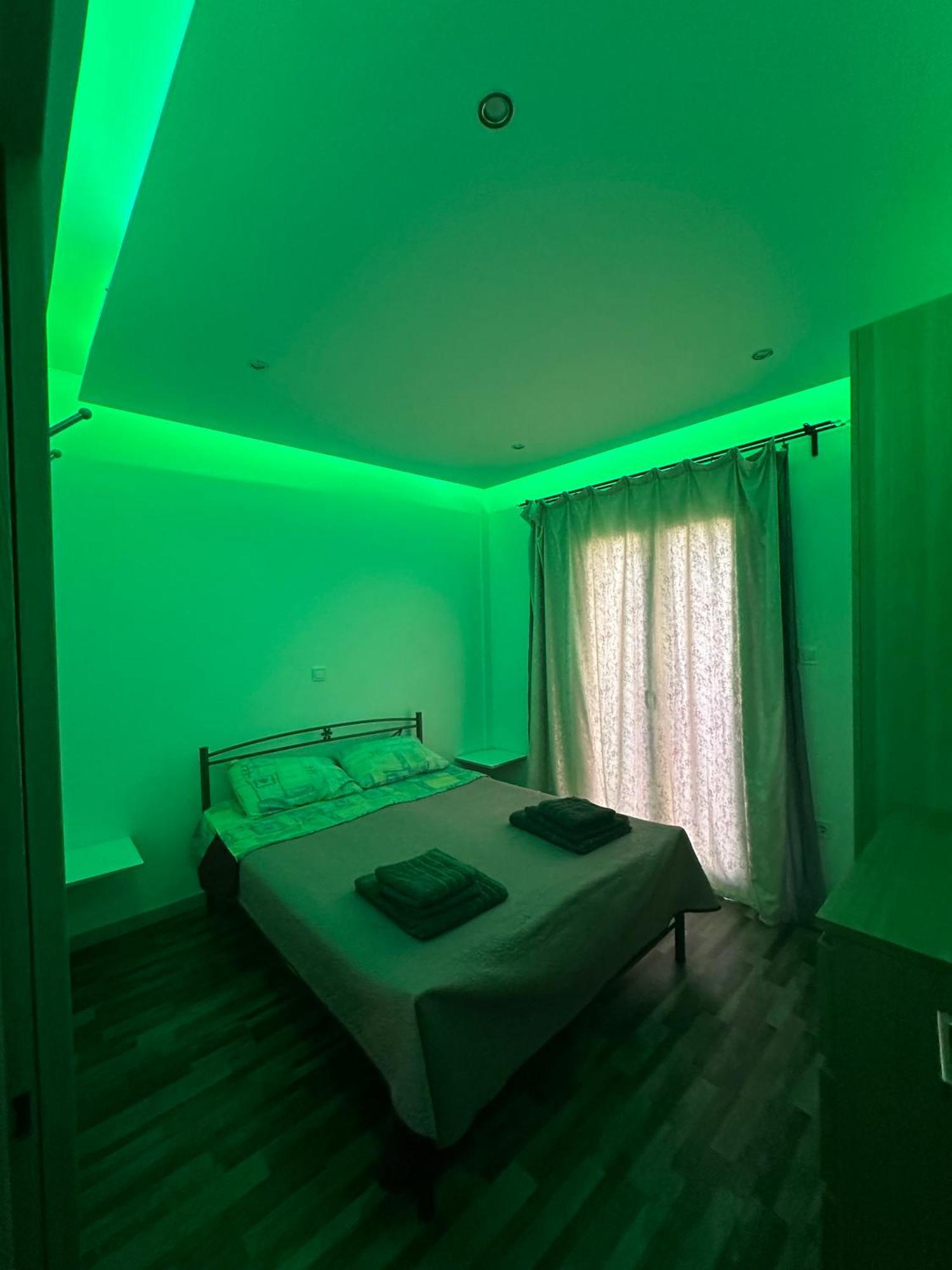 Apartment Center Piraeus Location Kastella Passalimani Port Buitenkant foto